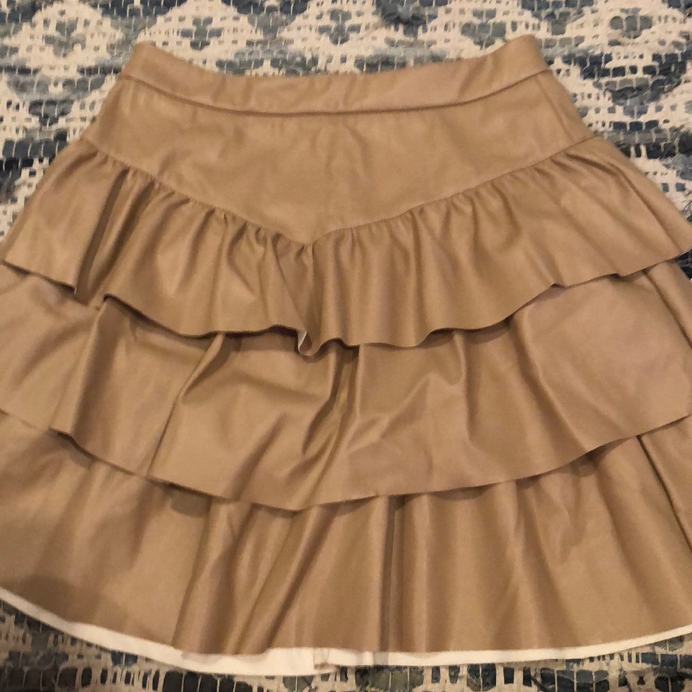 ruffled skirt barely worn size s